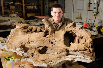 Scott Sampson with <i>Kosmoceratops</i>