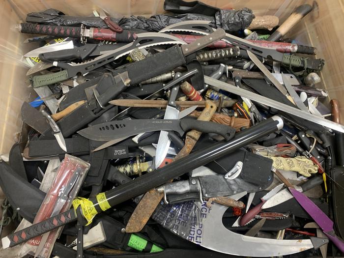 Knife Hunter bin