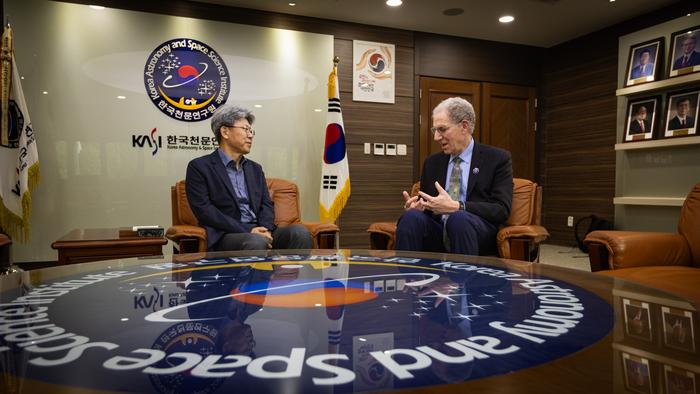 KASI President Jang-Hyun Park and GMTO President Daniel Jaffe Meet at KASI Headquarters