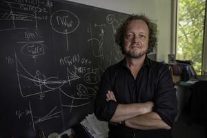Rice physicists probe quark‑gluon plasma temperatures, helping paint more detailed picture of big bang