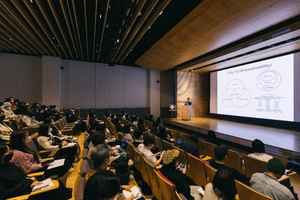 Prof. Ok presenting at the Leeum Museum together with Prof. Kengo Kuma, the world’s most influential architect in 2021, on “Sustainable consumption and production”.
