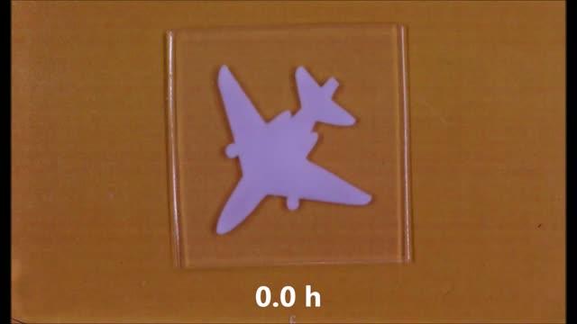 The Pattern of An Airplane on the Gel Slowly Fades
