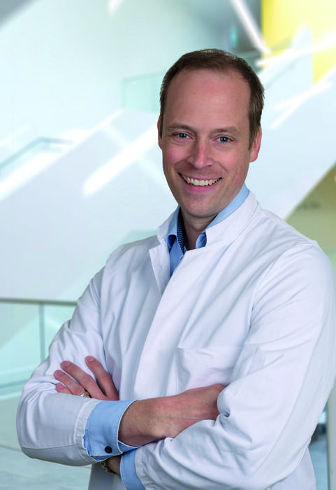 Pin-free robotic surgery