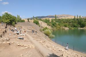 Excavation at Gusir Höyük on the shores of Lake Gusir