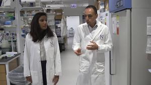Study authors Mohamed Abdel-Mohsen and Pratima Saini in their lab