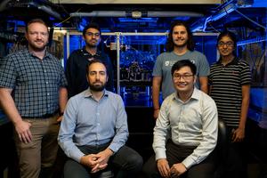 Quantum simulator sheds light on how nature moves energy in systems like photosynthesis and solar conversion