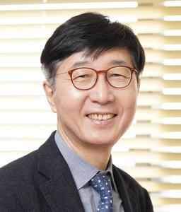 Nam-Gyu Park is one of the pioneers of perovskite research. As a Humboldt Prize winner, he is a guest at the Institute for Photovoltaics at the University of Stuttgart.