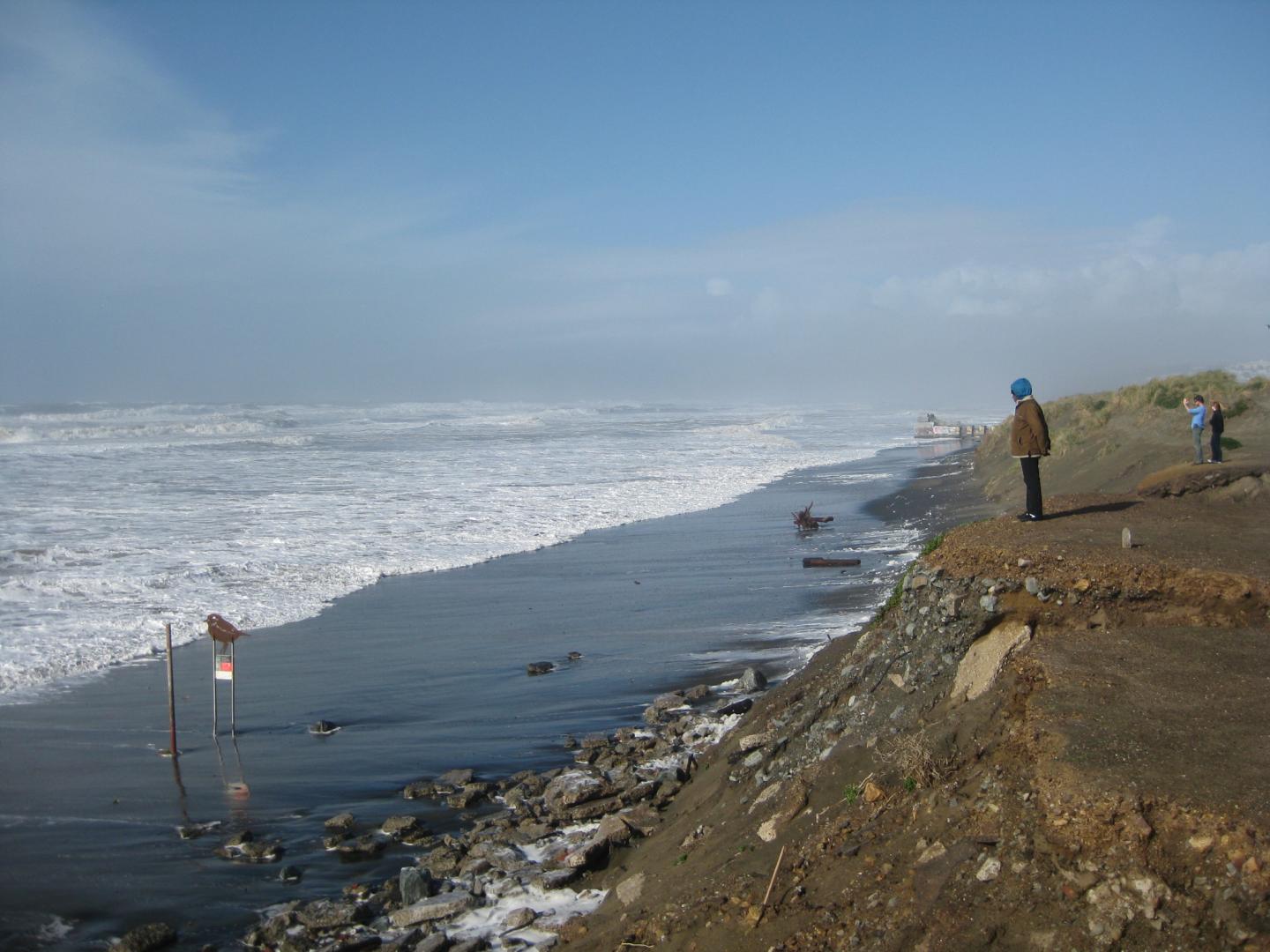 Severe Coastal Erosion During an El Ni&ntilde;o Storm