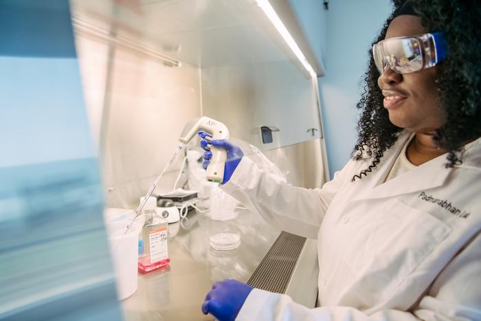 Ayokunnumi Ogunsanya, lead author on new ovarian cancer research