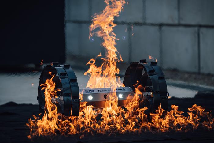 KAIST-UEL Team Develops “Origami” Airless Wheel to Explore Lunar Caves