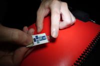 Device collecting sweat from fingertip