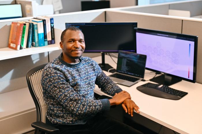 Study reveals microscopic origins of surface noise limiting diamond quantum sensors