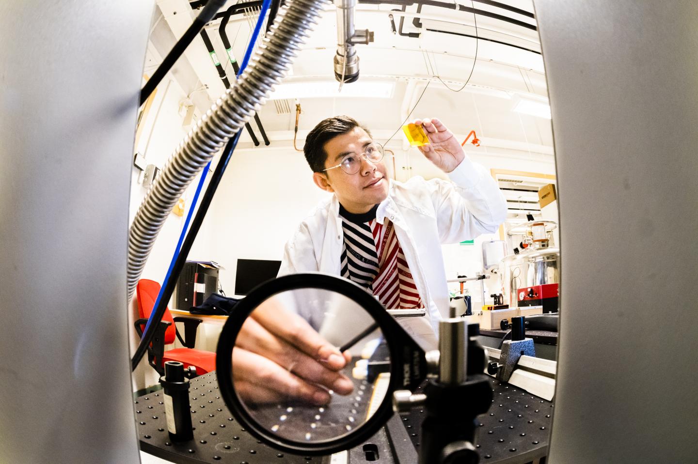 Magneto-optic instrument