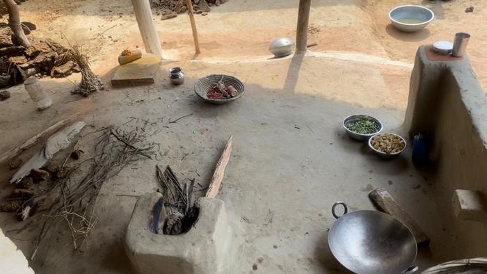 Traditional cooking arrangements, rural Uttar Pradesh