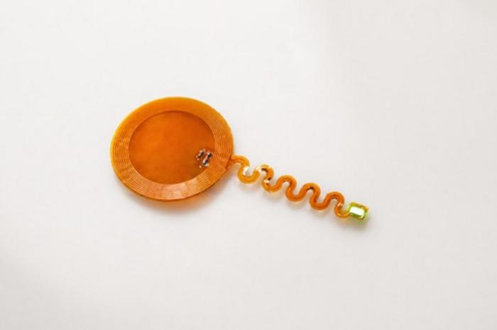 The prototype device used for temperature testing with (f) IR photo