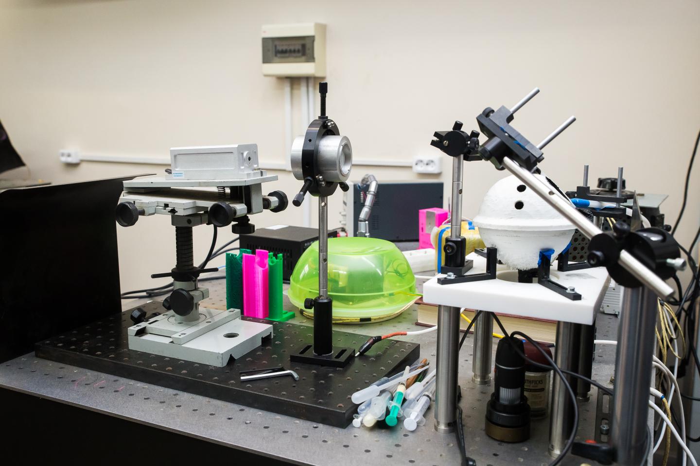 Experimental Setup for New Ion Traps Examination