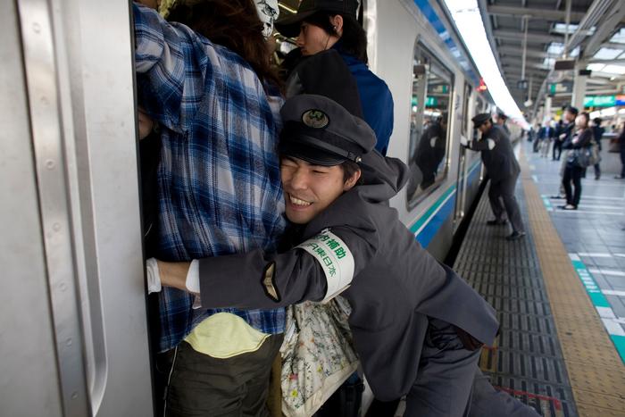“Pushers” push passengers into a train