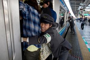 “Pushers” push passengers into a train