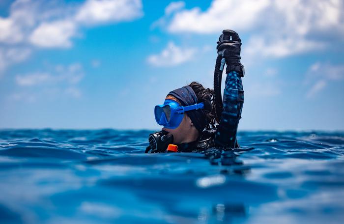 Erika Santoro descends into the Red Sea