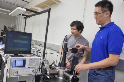 Hosang Yoon and Donhee Ham, Harvard University