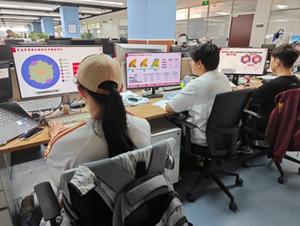High-Flux Reactor Design and Transuranium Isotope Production