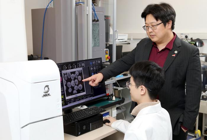 Professor Liu Qi