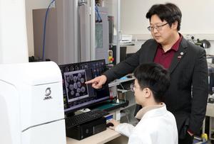 Professor Liu Qi