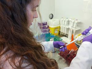 Preparing blood samples for centrifuge